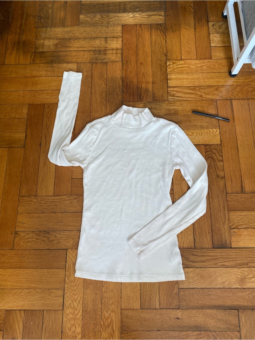 Forever 21 White Ribbed Mock Neck Long Sleeve Top Size Medium
